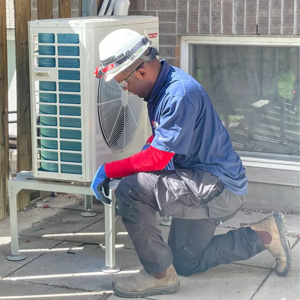 image of an expert installing a heat pump outside condenser in Ottawa